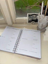 Load image into Gallery viewer, The Yearly Planner 2025